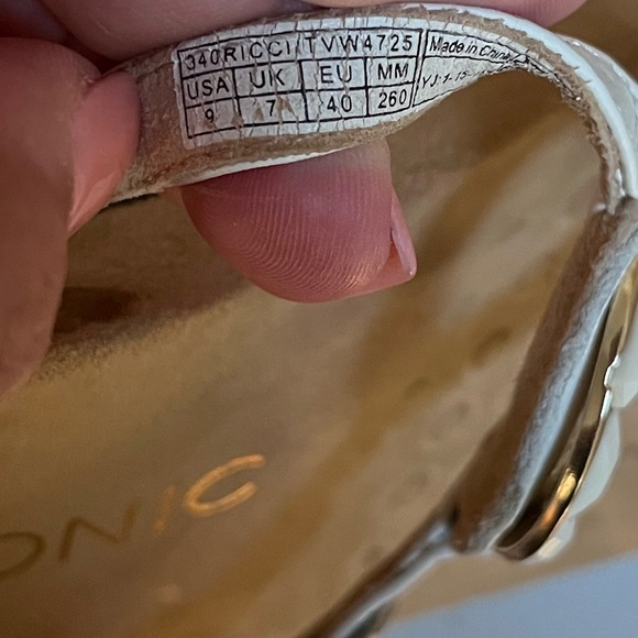 Vionic Karina Womens Orthaheel Strap Thong Leather Sandal Size 9 White - Picture 4 of 5